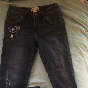 DEMOCRACY cropped Jeans. Size 4. Embellished